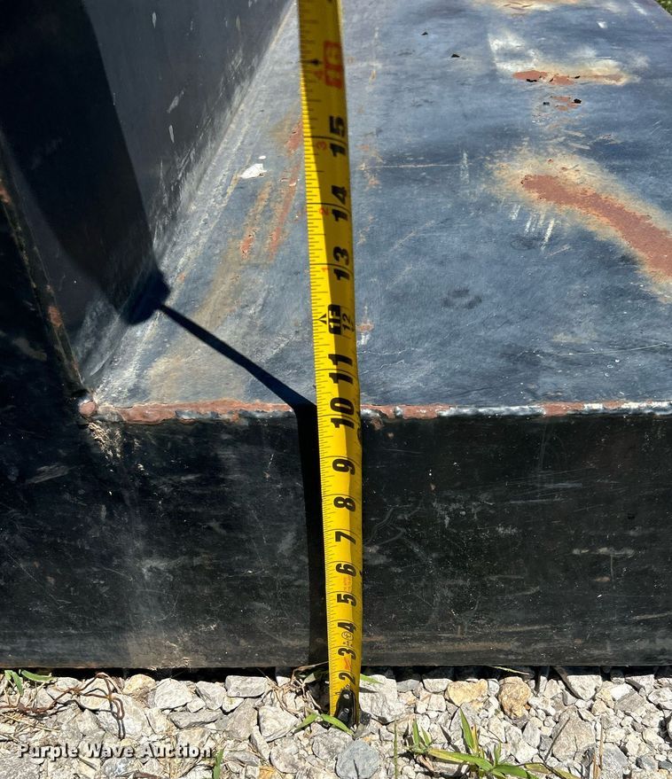 image for item DI7995 (3) L-shaped auxiliary fuel tanks