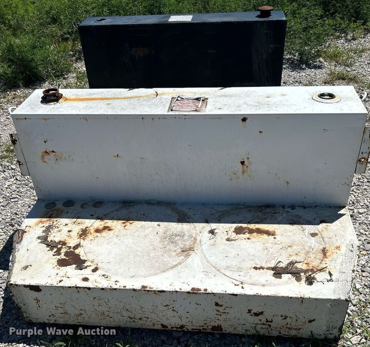 image for item DI7995 (3) L-shaped auxiliary fuel tanks