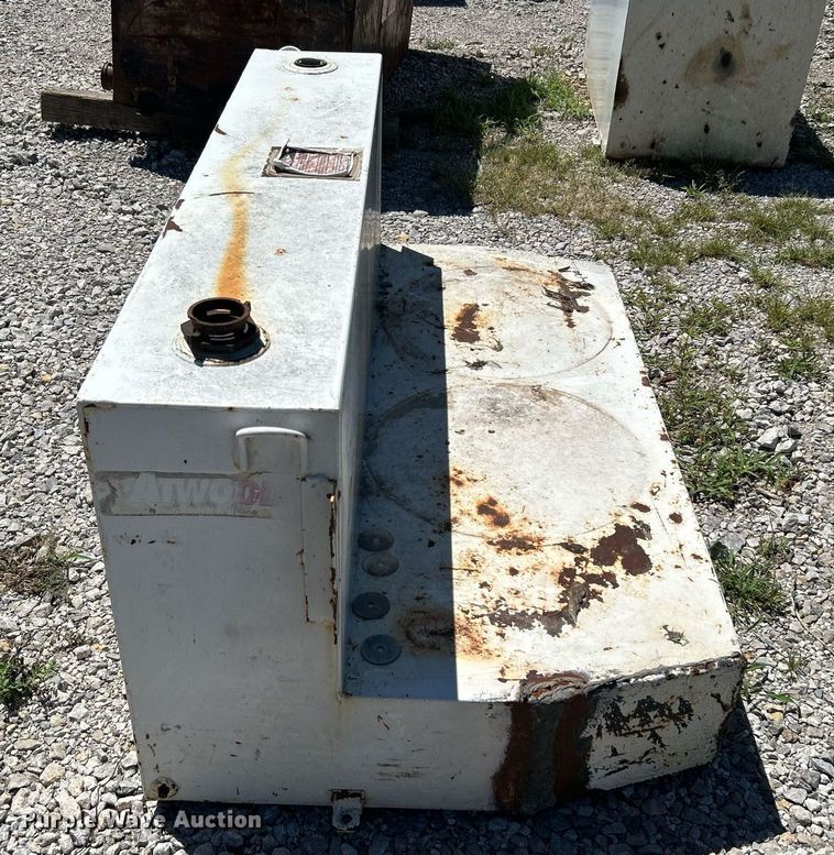 image for item DI7995 (3) L-shaped auxiliary fuel tanks