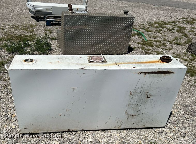 image for item DI7995 (3) L-shaped auxiliary fuel tanks