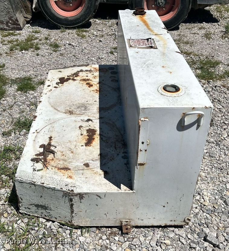 image for item DI7995 (3) L-shaped auxiliary fuel tanks