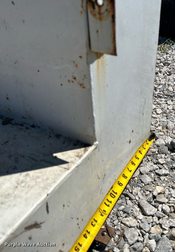 image for item DI7995 (3) L-shaped auxiliary fuel tanks