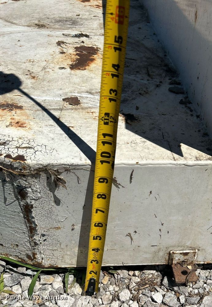 image for item DI7995 (3) L-shaped auxiliary fuel tanks