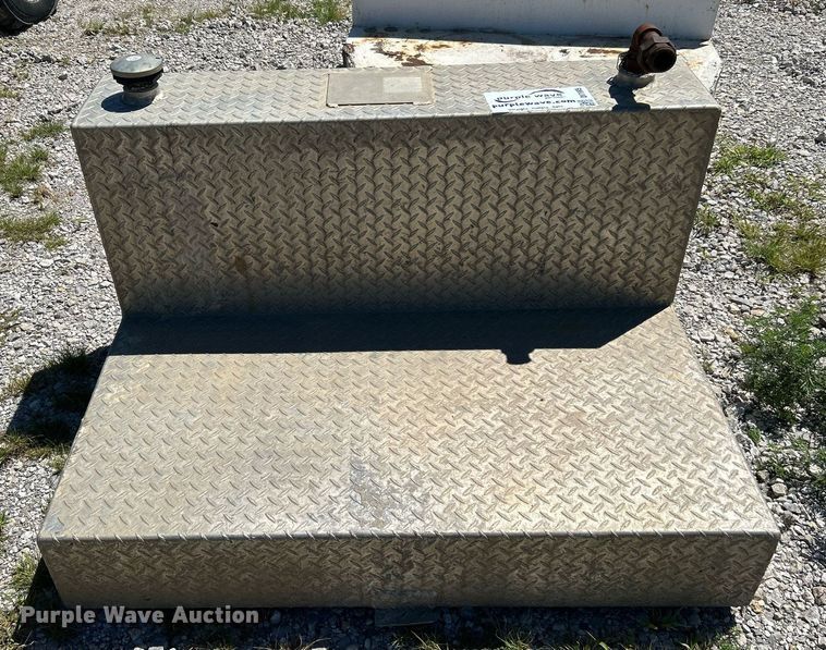 image for item DI7995 (3) L-shaped auxiliary fuel tanks