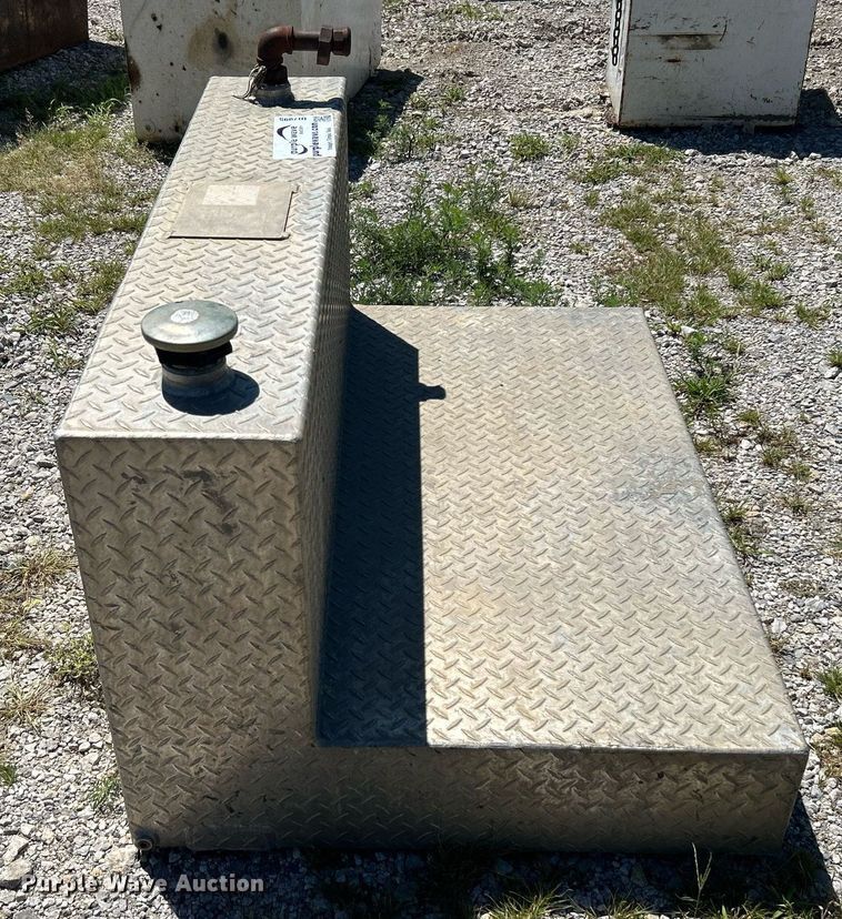 image for item DI7995 (3) L-shaped auxiliary fuel tanks