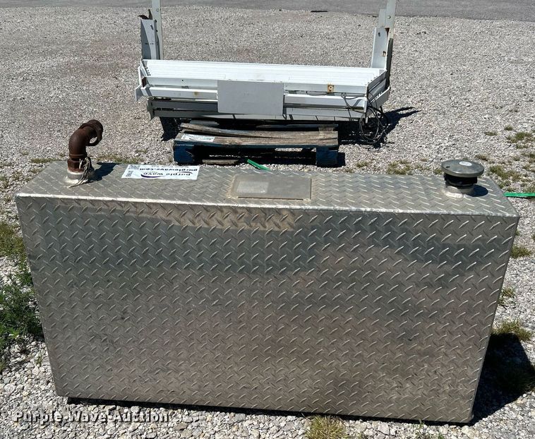 image for item DI7995 (3) L-shaped auxiliary fuel tanks