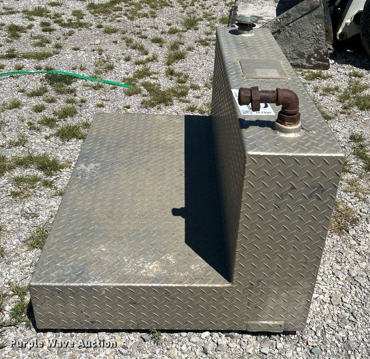 image for item DI7995 (3) L-shaped auxiliary fuel tanks