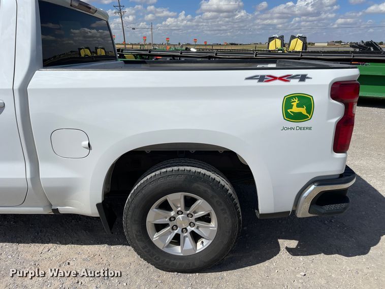 image for item DK2492 2020 Chevrolet Silverado 1500  Crew Cab pickup truck