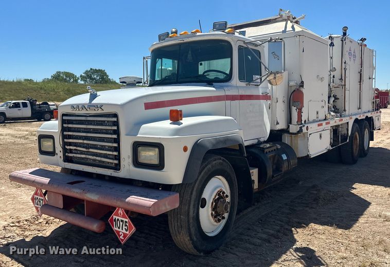 image for item DM2601 1998 Mack RD6  hot oil truck