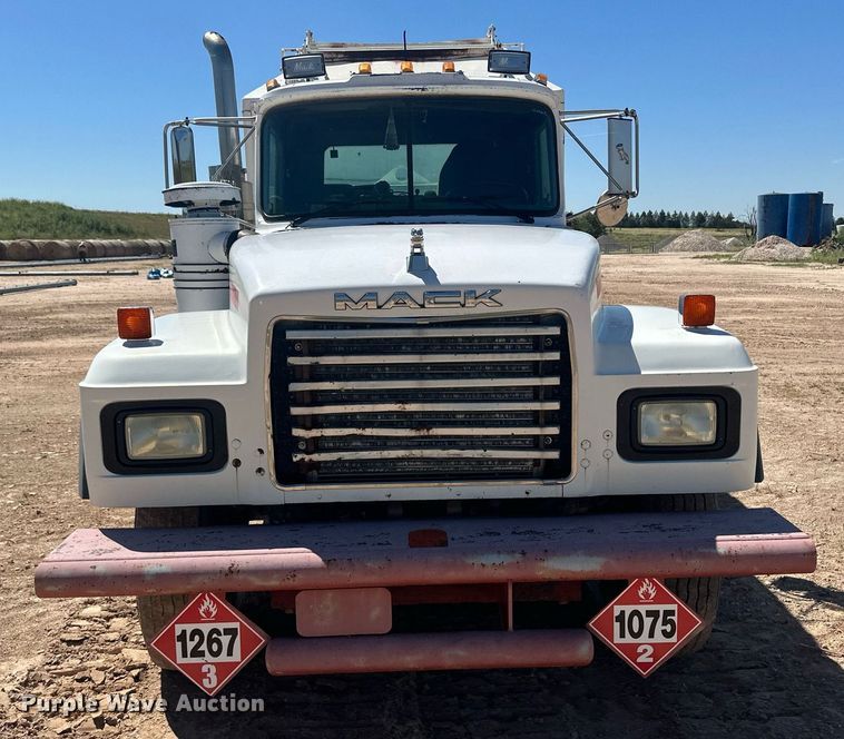 image for item DM2601 1998 Mack RD6  hot oil truck