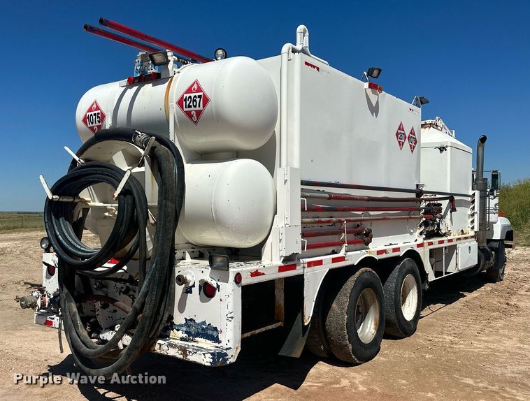 image for item DM2601 1998 Mack RD6  hot oil truck