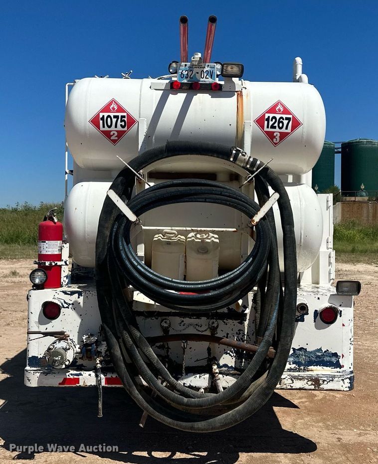 image for item DM2601 1998 Mack RD6  hot oil truck