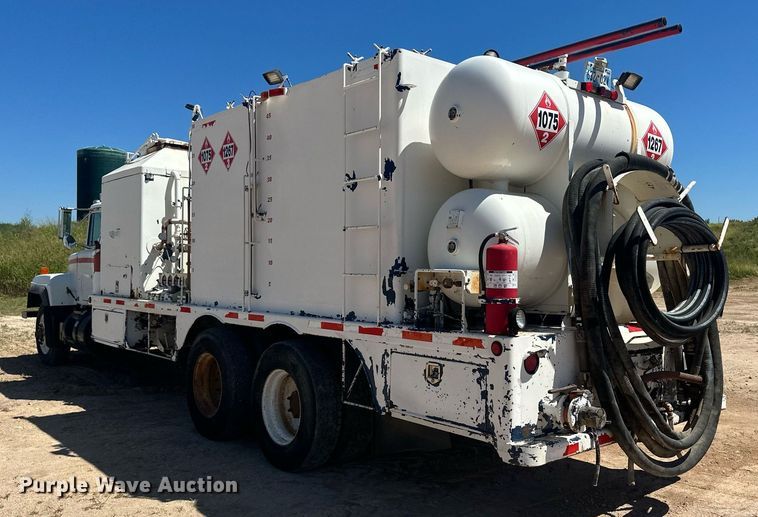 image for item DM2601 1998 Mack RD6  hot oil truck