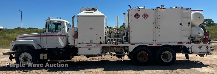 image for item DM2601 1998 Mack RD6  hot oil truck