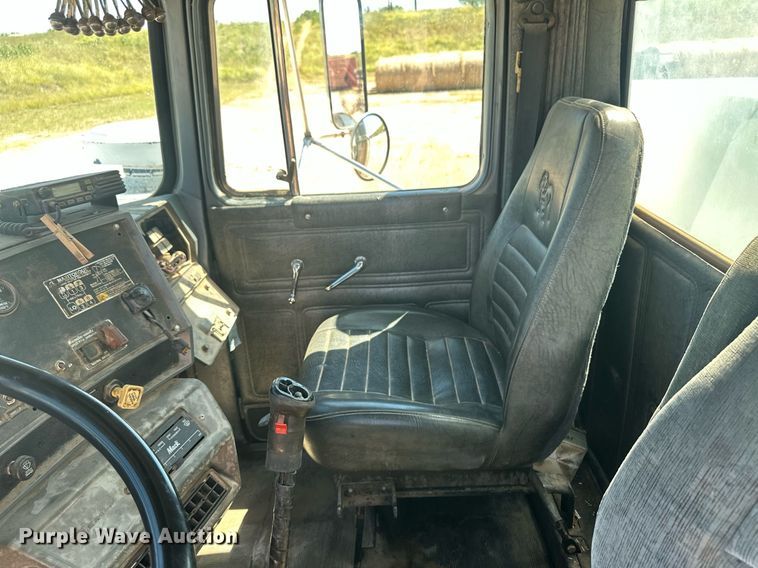 image for item DM2601 1998 Mack RD6  hot oil truck