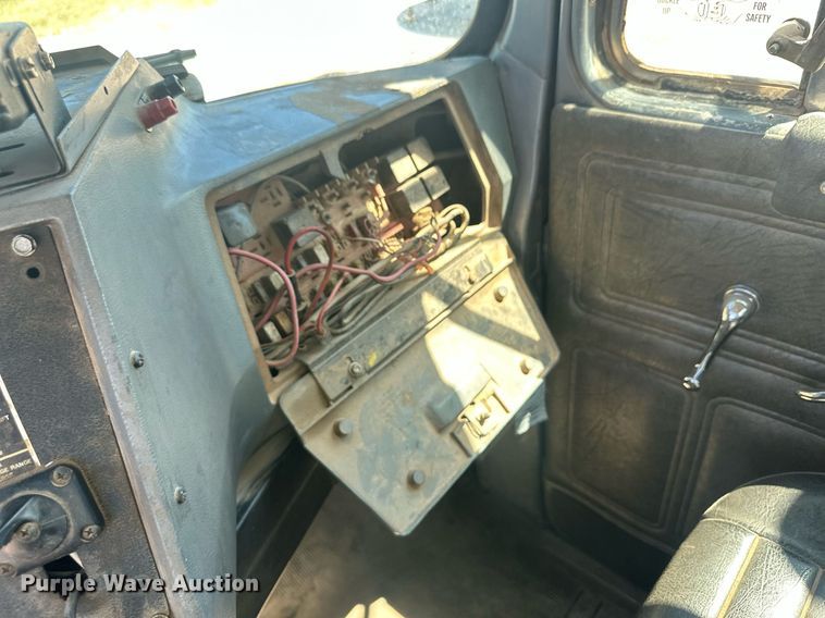 image for item DM2601 1998 Mack RD6  hot oil truck