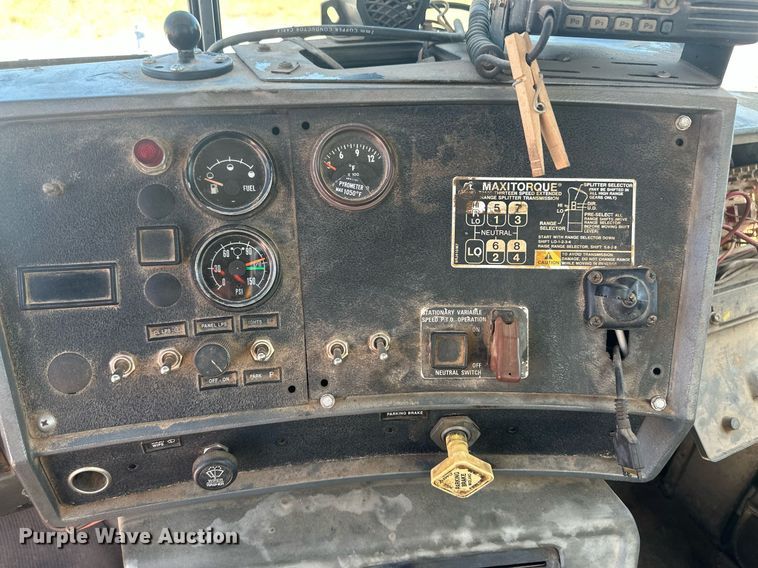 image for item DM2601 1998 Mack RD6  hot oil truck