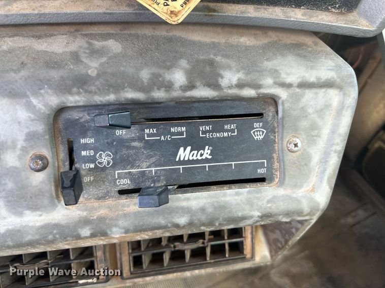 image for item DM2601 1998 Mack RD6  hot oil truck