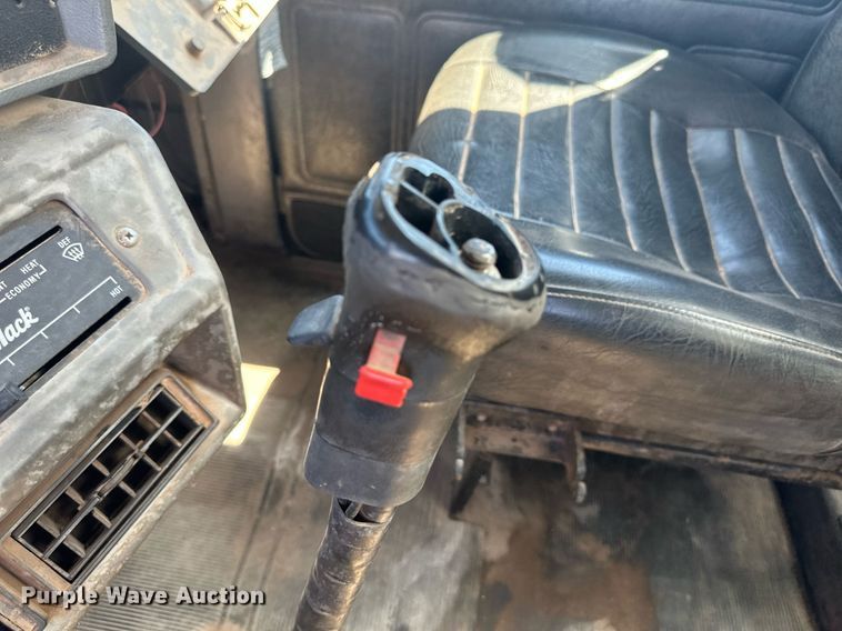 image for item DM2601 1998 Mack RD6  hot oil truck