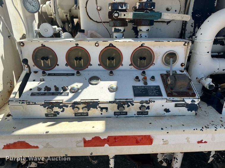 image for item DM2601 1998 Mack RD6  hot oil truck