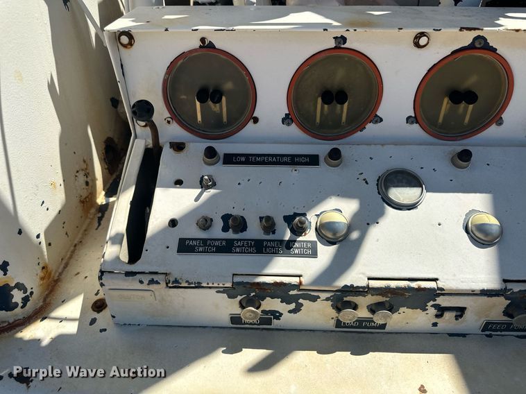 image for item DM2601 1998 Mack RD6  hot oil truck