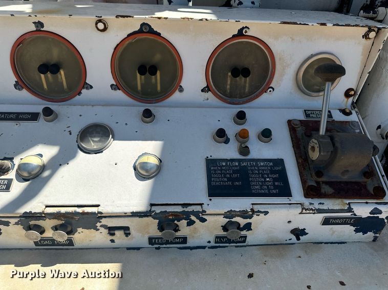 image for item DM2601 1998 Mack RD6  hot oil truck