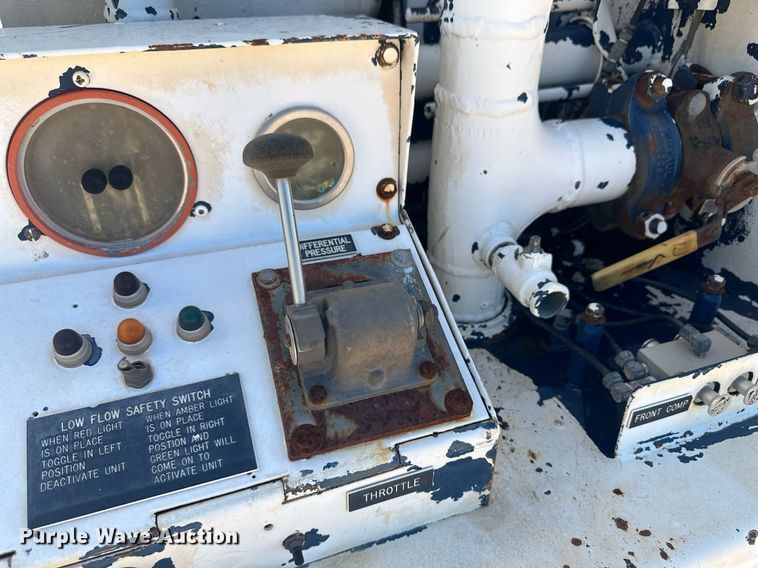 image for item DM2601 1998 Mack RD6  hot oil truck