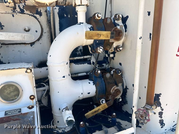 image for item DM2601 1998 Mack RD6  hot oil truck