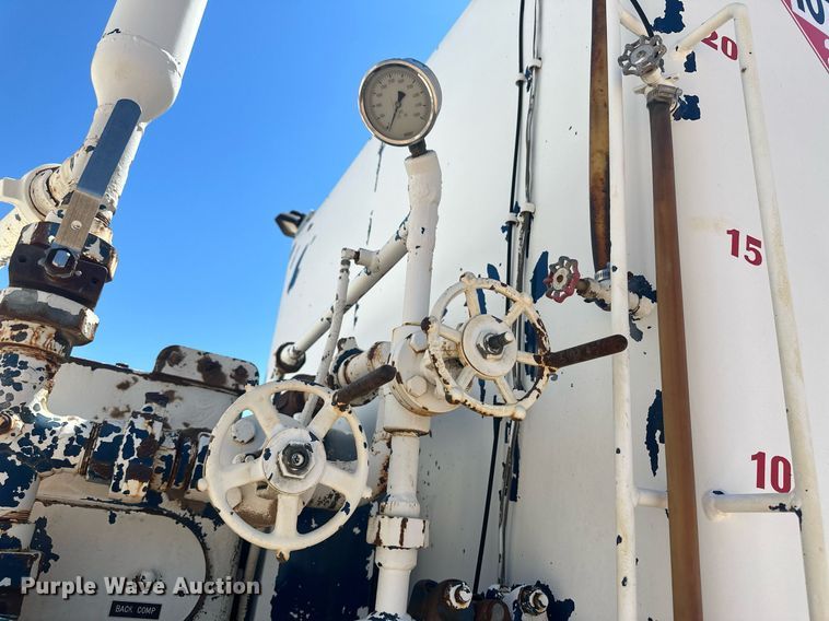 image for item DM2601 1998 Mack RD6  hot oil truck