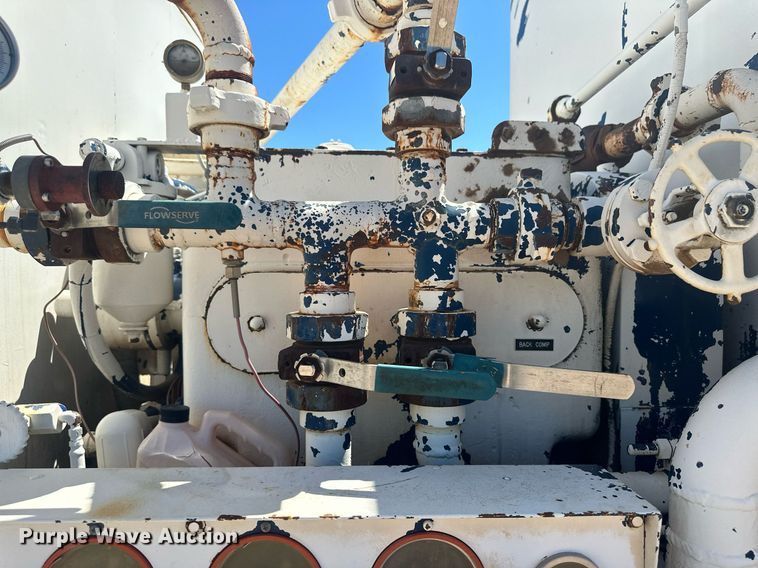 image for item DM2601 1998 Mack RD6  hot oil truck