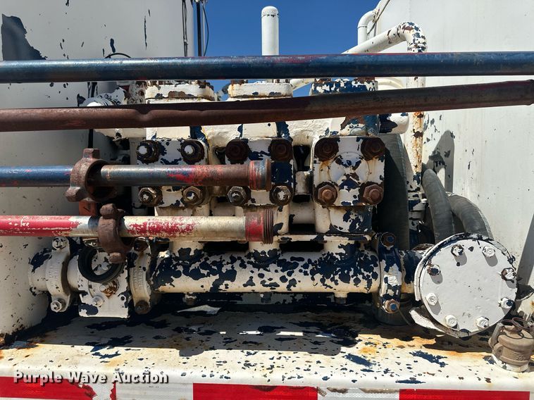 image for item DM2601 1998 Mack RD6  hot oil truck