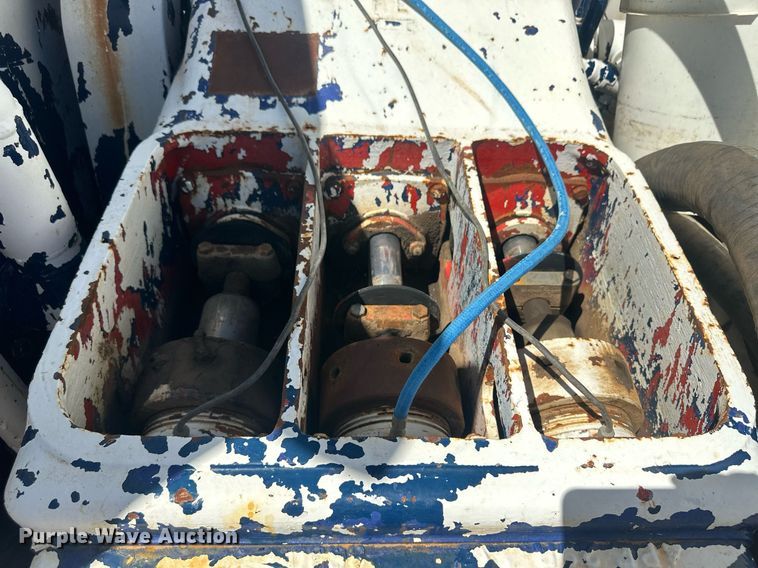 image for item DM2601 1998 Mack RD6  hot oil truck