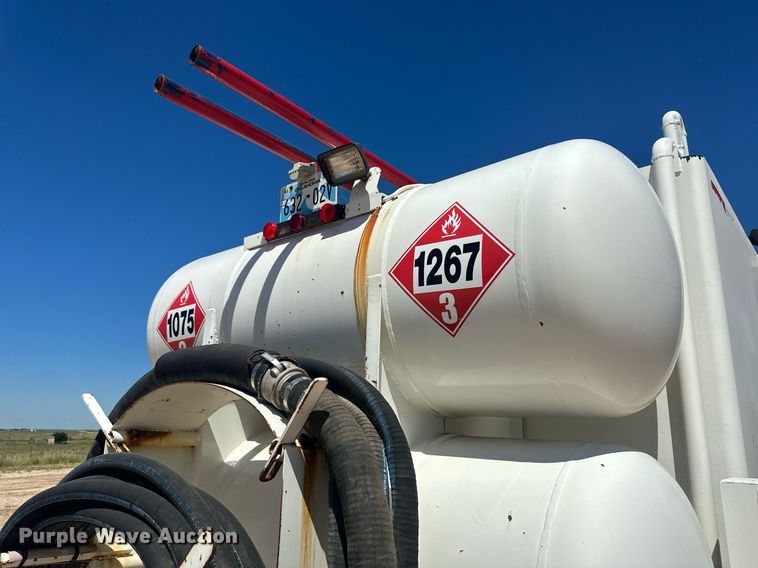 image for item DM2601 1998 Mack RD6  hot oil truck