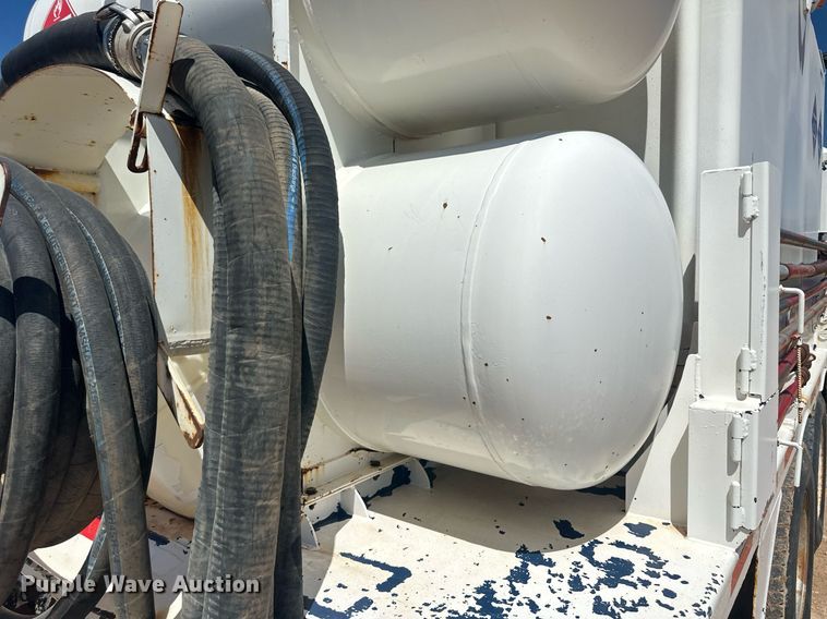 image for item DM2601 1998 Mack RD6  hot oil truck