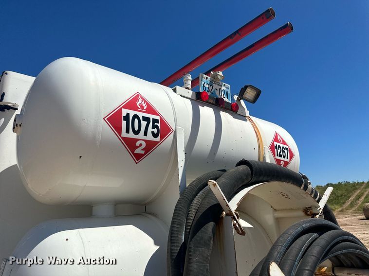 image for item DM2601 1998 Mack RD6  hot oil truck