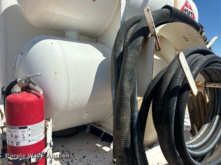 image for item DM2601 1998 Mack RD6  hot oil truck