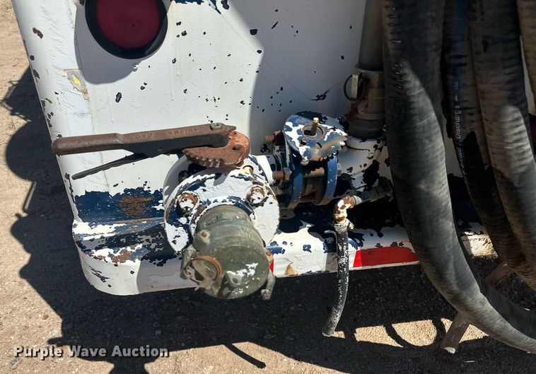 image for item DM2601 1998 Mack RD6  hot oil truck