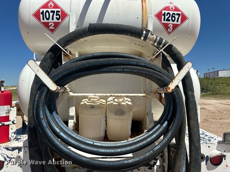 image for item DM2601 1998 Mack RD6  hot oil truck