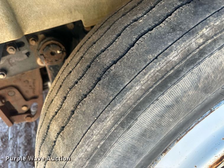 image for item DM2601 1998 Mack RD6  hot oil truck