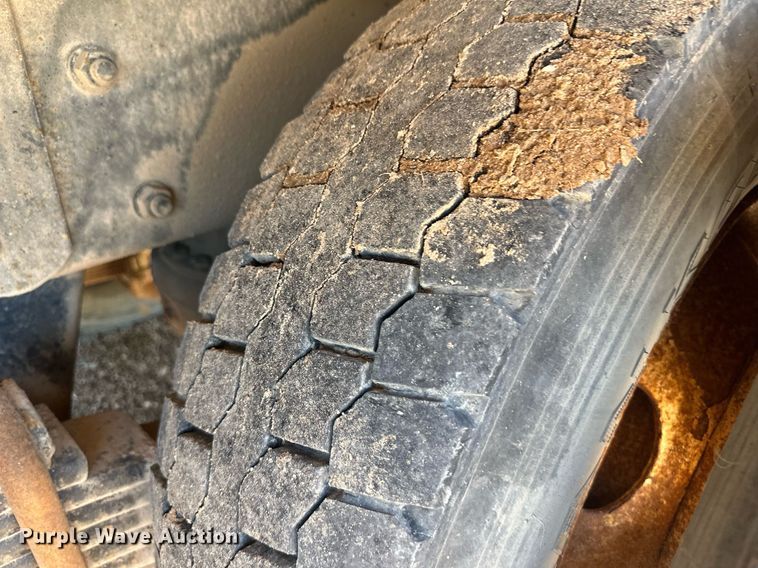 image for item DM2601 1998 Mack RD6  hot oil truck