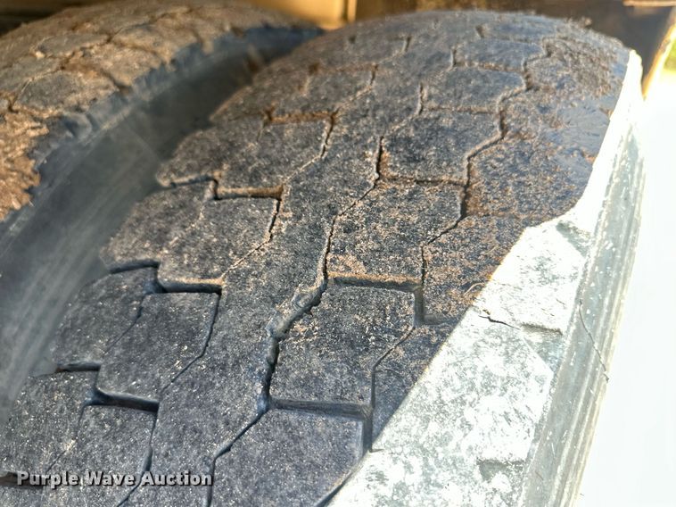 image for item DM2601 1998 Mack RD6  hot oil truck