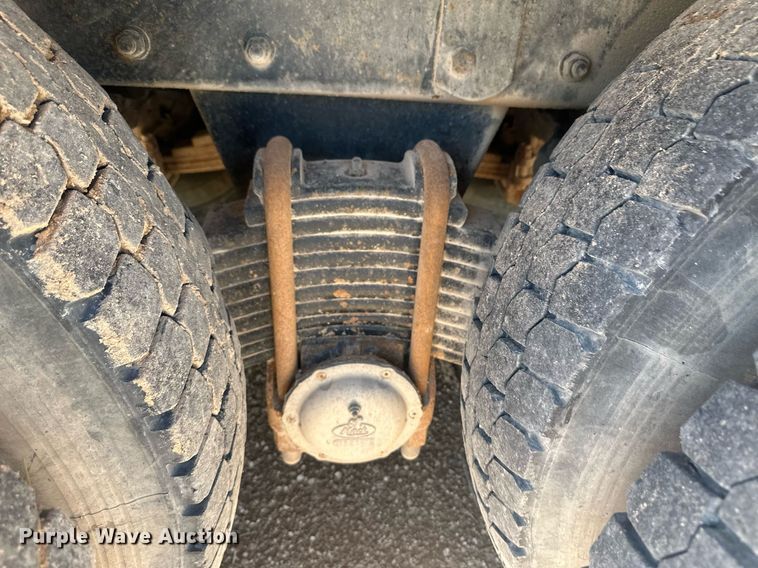 image for item DM2601 1998 Mack RD6  hot oil truck