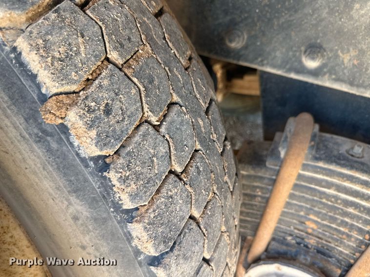 image for item DM2601 1998 Mack RD6  hot oil truck