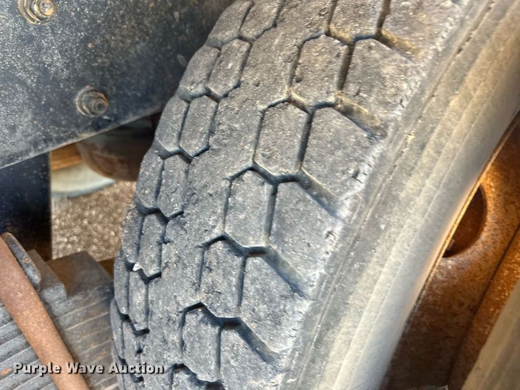 image for item DM2601 1998 Mack RD6  hot oil truck