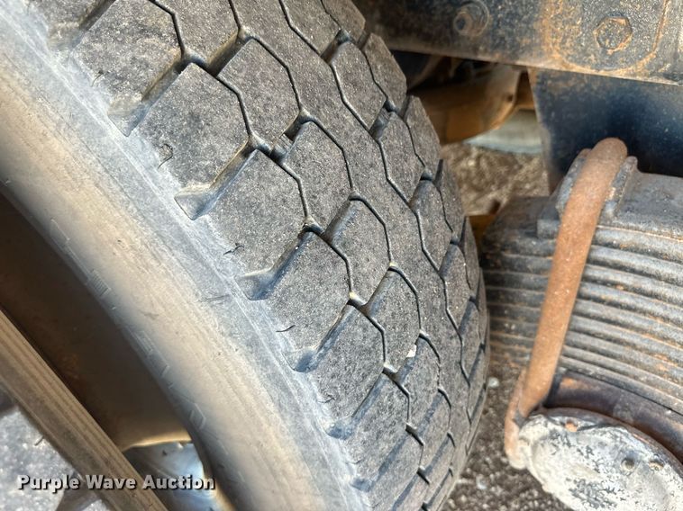 image for item DM2601 1998 Mack RD6  hot oil truck