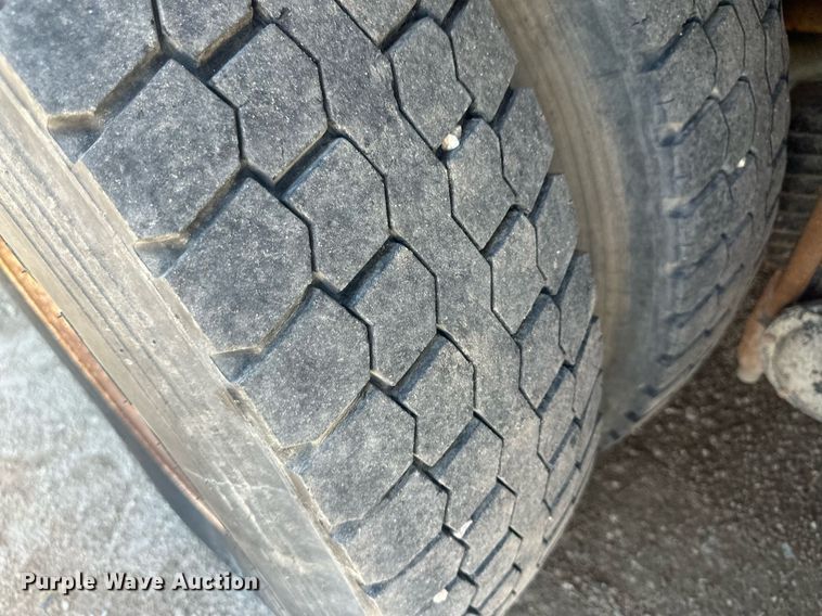 image for item DM2601 1998 Mack RD6  hot oil truck