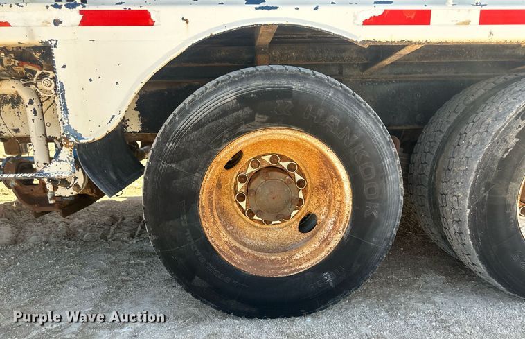 image for item DM2601 1998 Mack RD6  hot oil truck