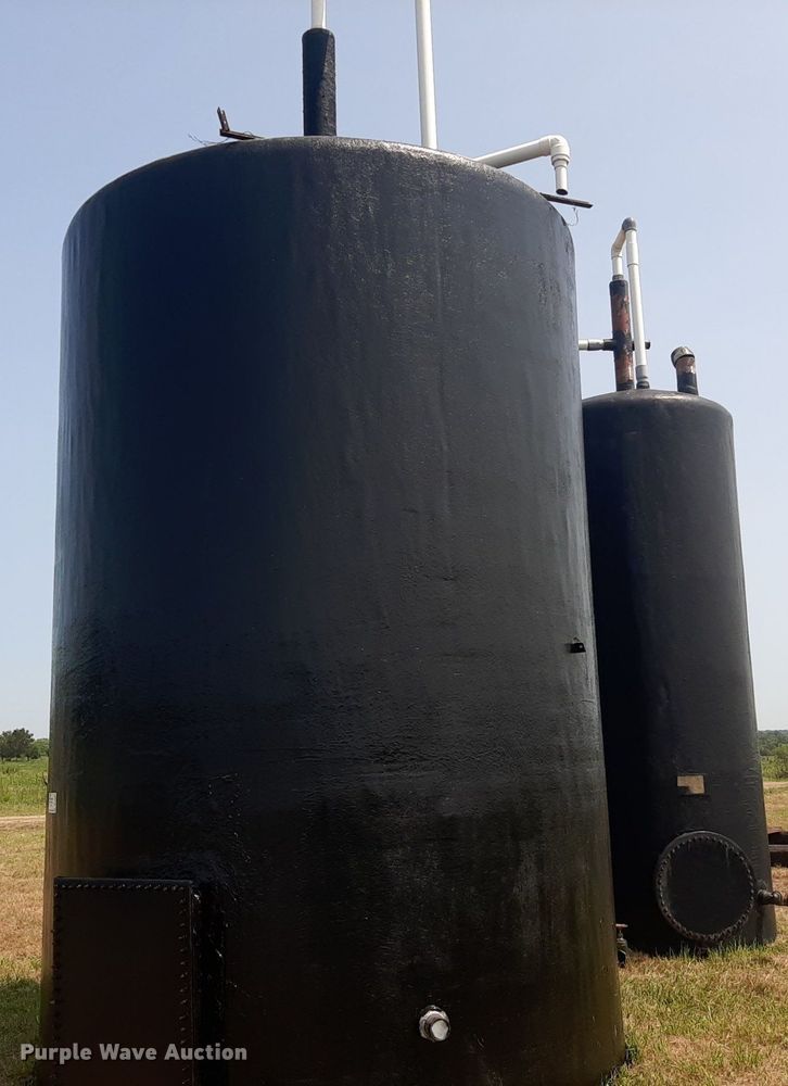 Fiberglass gun barrel tank in Winfield, KS Item DO3069 sold Purple Wave