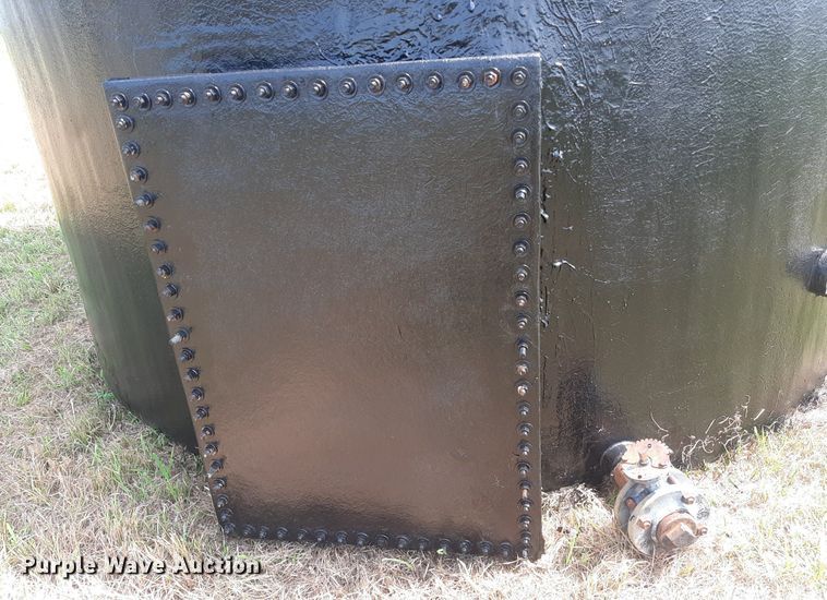 Fiberglass gun barrel tank in Winfield, KS Item DO3069 sold Purple Wave