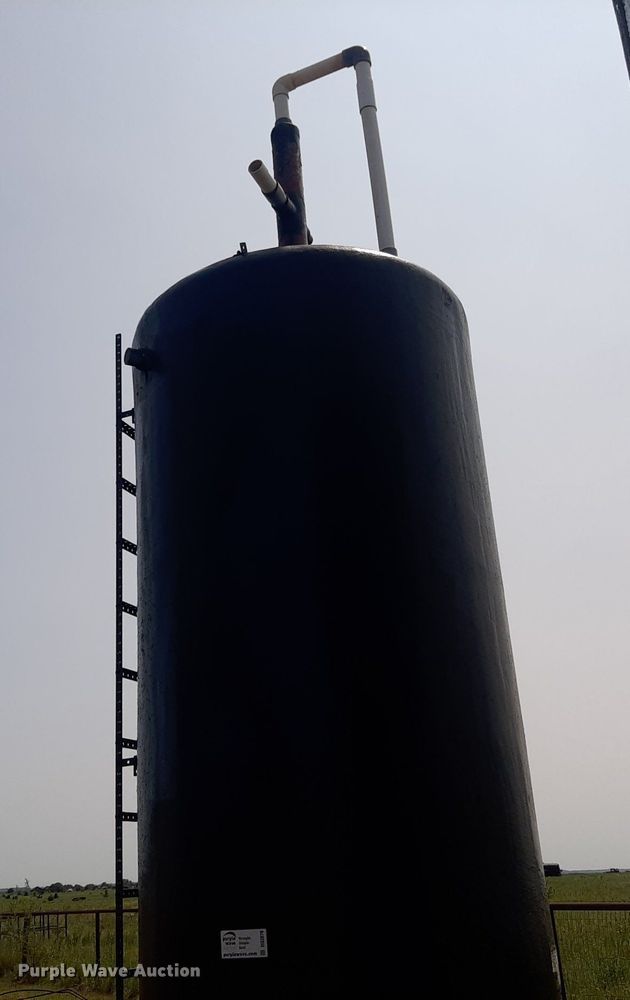 Fiberglass gun barrel tank in Winfield, KS Item DO3070 sold Purple Wave